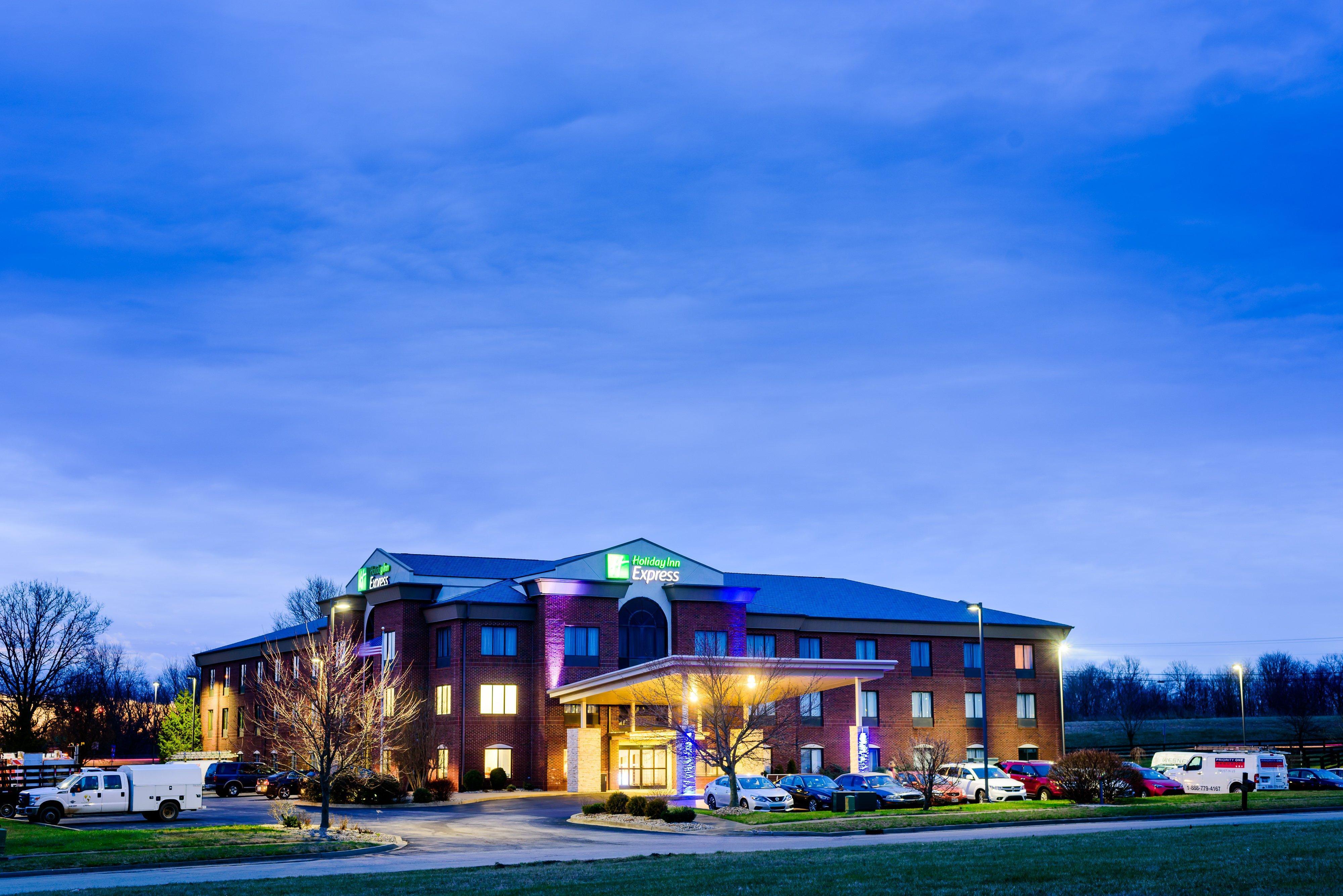 Holiday Inn Express & Suites Shelbyville, An Ihg Hotel Exterior foto